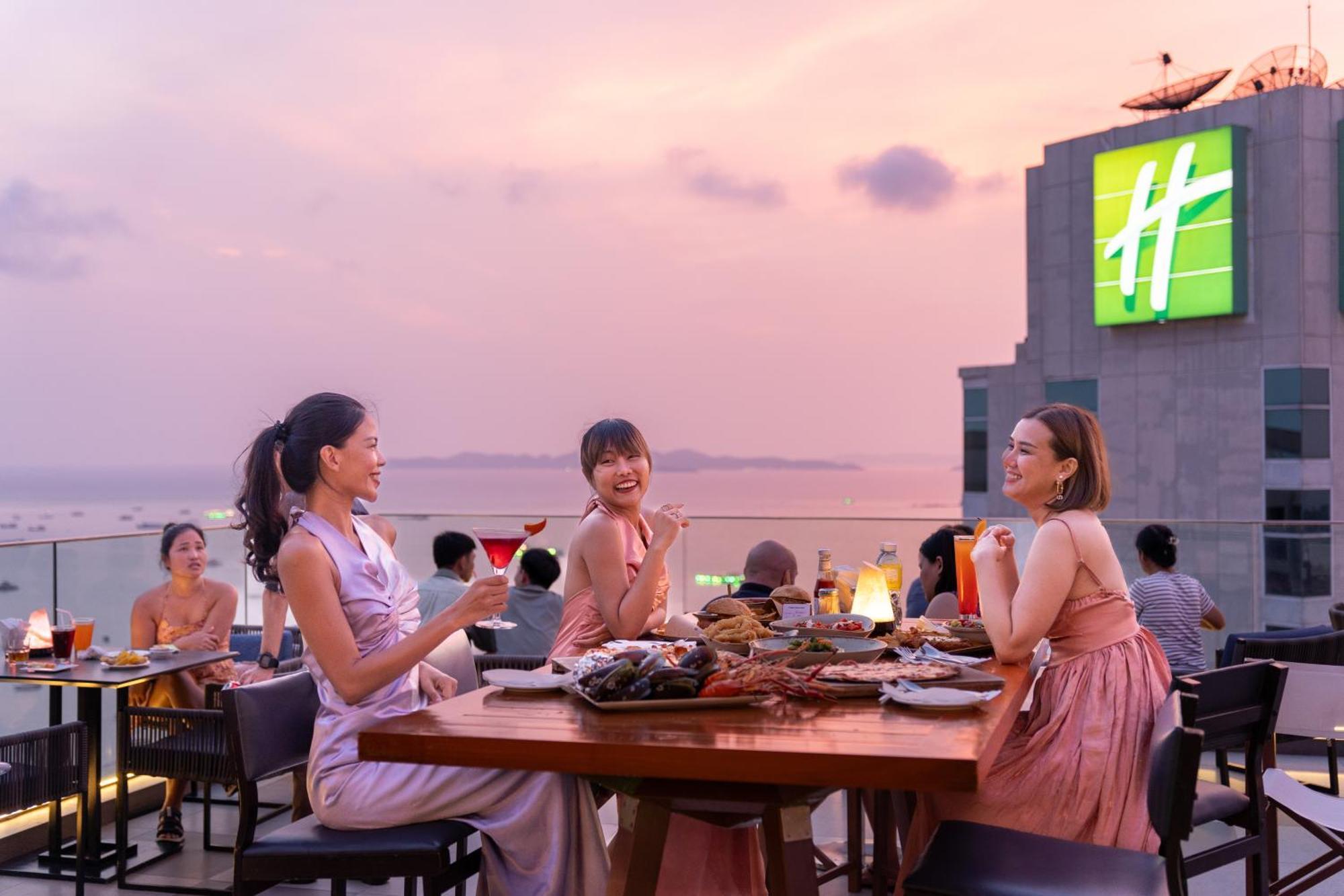 Holiday Inn Pattaya By Ihg Eksteriør billede